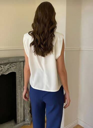 arba wardat qiymeti: Bluzlar - Rəng: saf ağ - Model: uzunqol, düyməli, yüngül dar kəsim - — 7