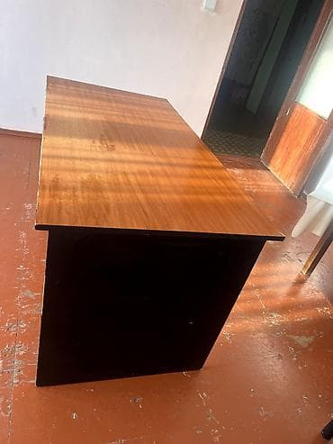 ofisde islenib: Kompyuter üçün masa — 3