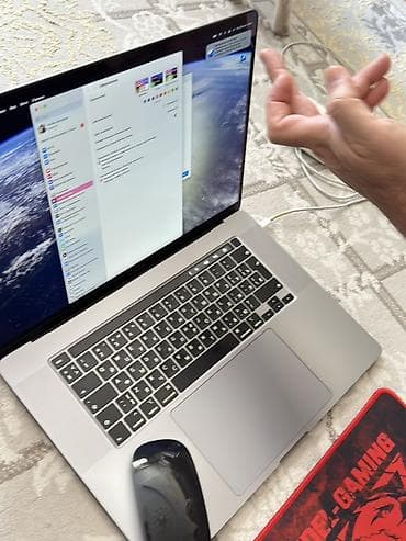 macbook pro: Apple MacBook Pro 16" (Space Gray) noutbuku - Ekran: 16 düym Retina — 5