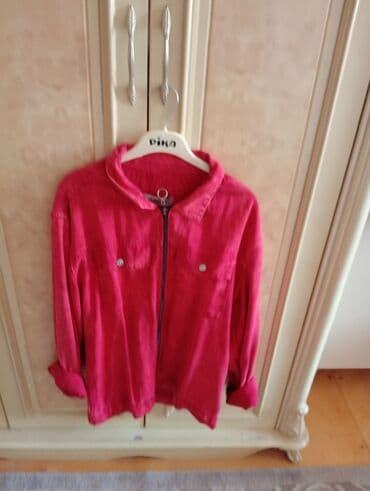jordan jaket: Çəhrayı rəngdə olan bu jaket, rahat və dəbli bir seçimdir. Uzun qollu — 3