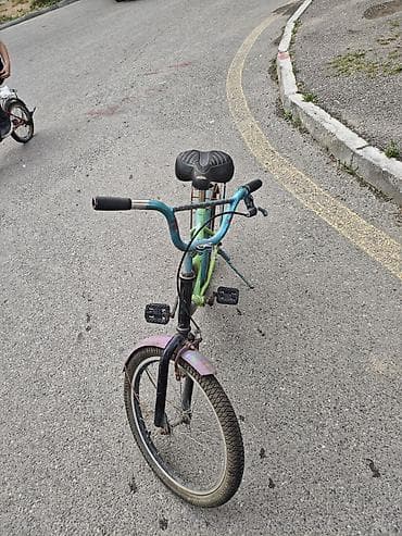 velesiped: Usta da olmayıb. Pedalında yüngülvari boşluq. başqa heç bir problemi — 1