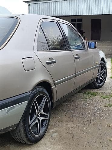 w204 turbo az: Mercedes-Benz 220: 2.2 l | 1994 il Sedan — 1