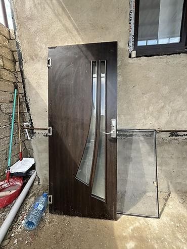 xonca qapilar: Otaq qapısı satılır 2 ədəd qraqları üçün taxtalar falan hər şeyi var — 1