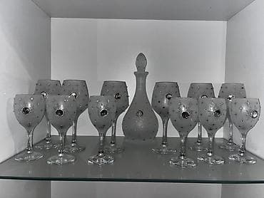 donuz piyi: Qutusu yoxdur amma istifade olunmayib Şüşə dəst – karaf və qədəhlər - — 1