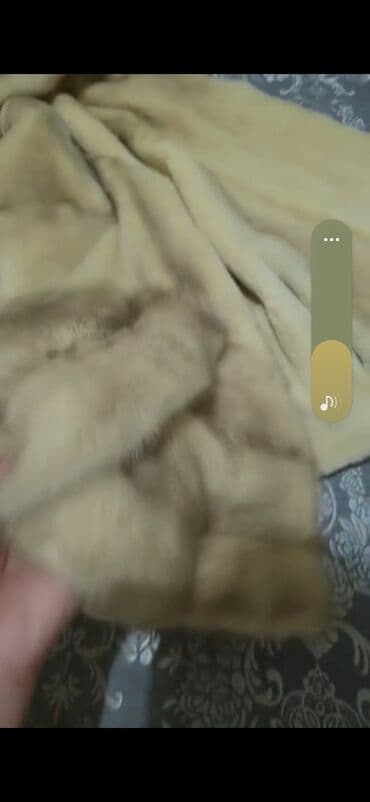 женские шапки из чернобурки: Bej rəngdə qısa xəz paltar - Model: qolları geniş, A-kəsim qısa palto — 1