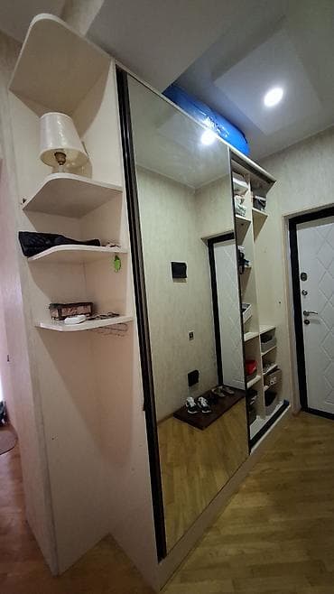 paltar iskafi: Güzgülü kupe şkaf - 2 sürgülü qapı: biri tam boy güzgü, biri açıq — 1