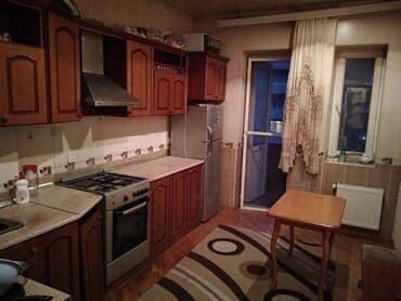 4 otaqlı ev: Yasamal rayonu,Elmlər Akademiyası metrosu ilə 1 dəqiqəlik məsafədə — 4