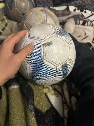 Futbol topu - Material: sintetik dəri, mikro‑teksturalı səth - Rəng