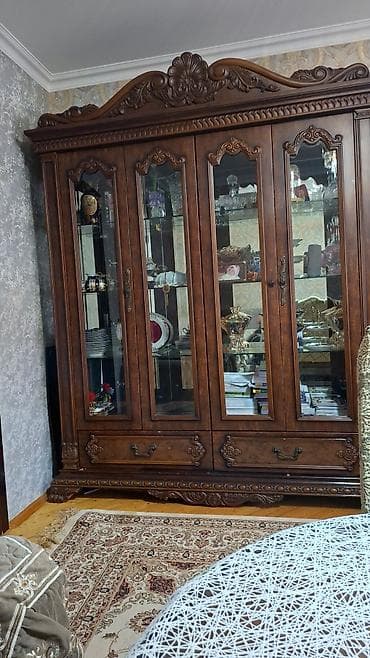 Klassik üslubda iri vitrin/stend şkaf - Material: massiv ağac