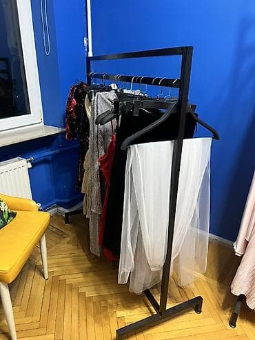 asilqanlar satisi: 3 eded ( 1 ededi 25 azn )Metal geyim asılqanı – atelye,mağaza və şəxsi — 3