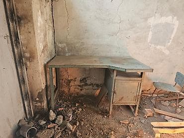 işlənmiş setkalar: Stol usta stoludur qalın və ağır dəmirlidir. Rus dəmirindəndir — 1