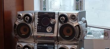 Динамики и колонки: 3800 W Güclü səs sistemi . 2 Basoviki və 2 Səs Kalonkaları Aux — 9