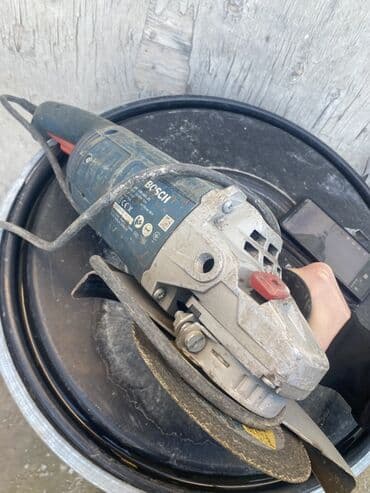 Другие пилы: Məhsul: Bosch bucaqayı (UŞM) – iri ölçülü Xüsusiyyətlər: - Şəbəkə ilə — 3