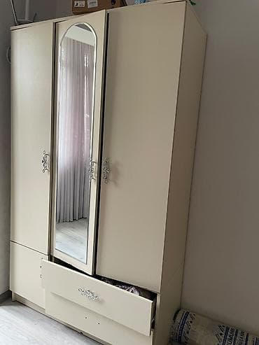 Dolab+divan+yazi masasi Divan acilir Qiymet 120 azn hamsi bir yerde — 2