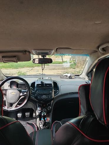 06 arxa faralari: Chevrolet Aveo sedan – qara rəng Texniki xüsusiyyətlər: - Ban: sedan — 4