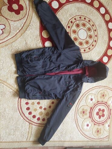 14 16 yaw oglan ucun kurtka.ela veziyyetde.az geyinilib.hec 1 deffekti