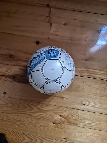 Dəbilqələr: Futbol topu - Klassik 32 panelli quruluş (200 altıbucaqlı + 12 — 3