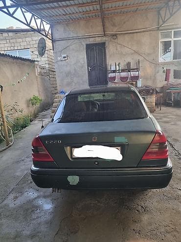 s stop: Mercedes-Benz 220: 2.2 l | 1994 il Sedan — 3