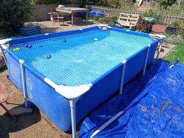 дом с бассейном: Mavi rəngli, düzbucaqlı formalı, çərçivəli hovuz. İçərisi su ilə dolu — 6