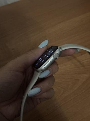 Smart saatlar: Apple Watch 8 series 46 mm – kvadrat ekranlı, açıq rəngli silikon — 3