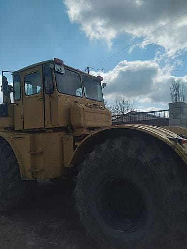 K701 R zavod traxdir 4 tekeri 5 aydi vurulub elaqe nömresi 051 773 28