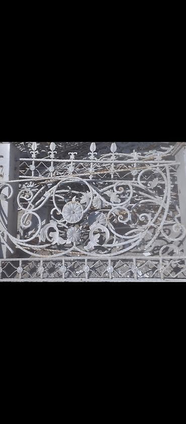 gul: Dekorativ döymə dəmir darvaza və hasar seksiyaları. Şəkillərdə ağ — 3