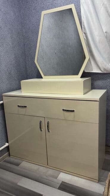 işci masası: Makiyaj üçün masa — 1