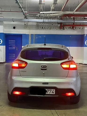 vito disk: Kia Rio: 1.4 l | 2013 il Sedan — 8