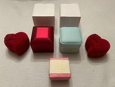 Zərgərlik qutuları dəsti - Ürək formalı qırmızı məxməri qutular — 1