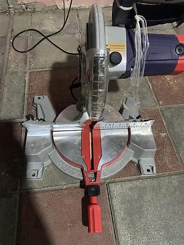 İşlənmiş Makute Uqlorez, 1800 W, 255 mm, Kredit yoxdur, Zəmanətsiz, Ünvandan götürmə