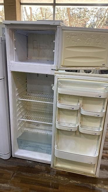 vitrin soyducusu: İki qapılı soyuducu - Üst hissədə ayrıca dondurucu bölmə - Aşağıda — 2