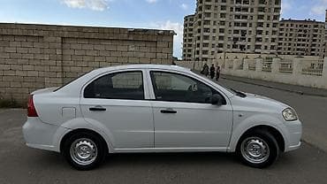 kia cerato 2008: Chevrolet Aveo: 1.4 l | 2011 il 215489 km Sedan — 5