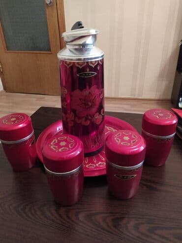 qedmi qablar: Termos.Qədimi Yapon termos dəsti.4 ədəd balası da termosdur.Təzə — 2