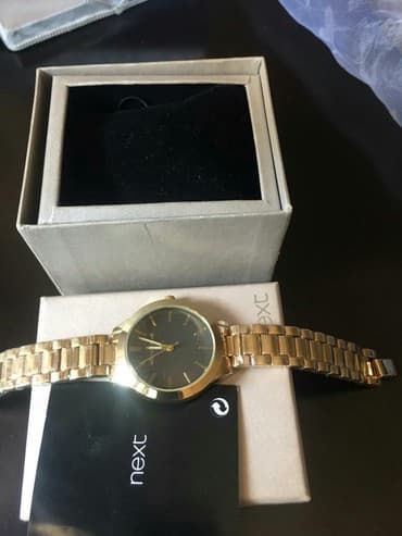 qadınlar üçün strazlı papaqlar: Next saat tezedi — 2