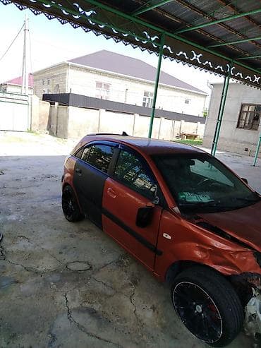 Kia Rio hatchback (CRDI, Sport paket yazıları ilə). Narıncı-qara iki — 3