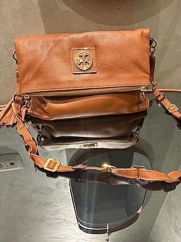 Çiyin çantası, Tory Burch