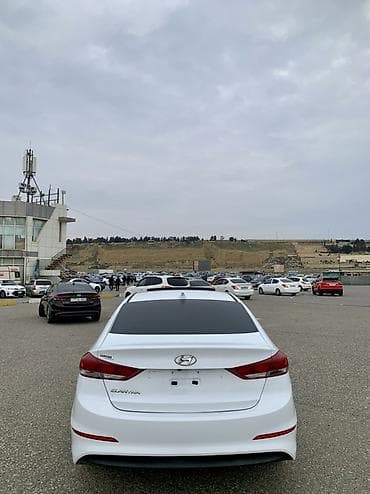 Motonəqliyyat: Hyundai Elantra: 2 l | 2017 il Sedan — 4