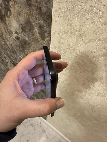 iphone platası: IPhone 15, Qara — 7