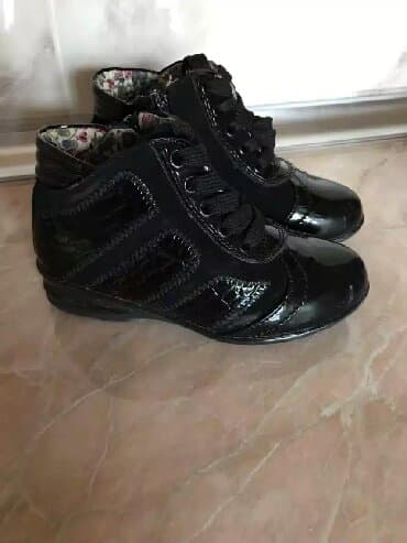 giz: Giz Uwagi botinkasi yaxwi veziyyetde olcu 25, giymeti 15manat — 2