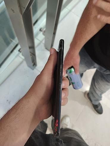 azercell mifi modem: İşləyir ama ekranı arxa şüşəsi çatdı — 6