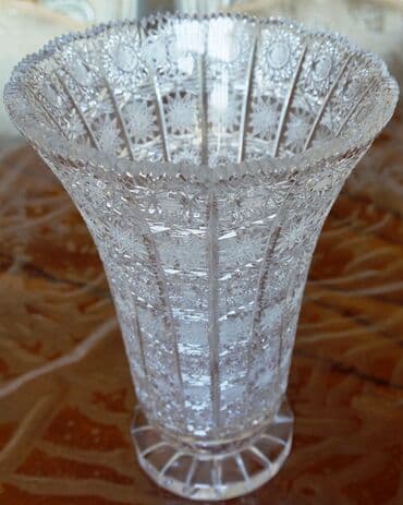 toy gülləri: Xrustal güldan Xrustal güldan satılır. Diametri: 180 mm-dir. İstifadə — 5