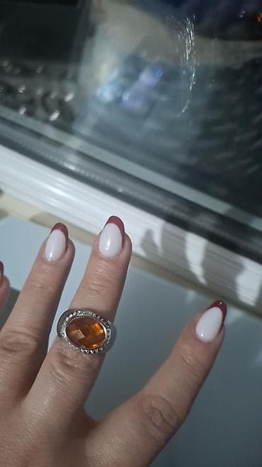 Dəstə daxildir: Üzük, Gümüş