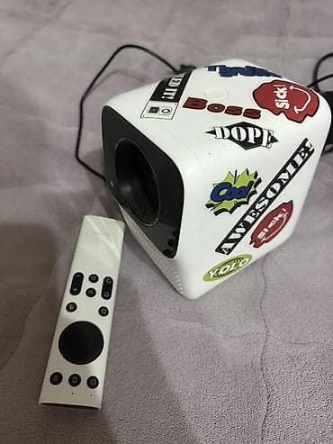 coolplay 7000: Mini proyektor + pult - Kompakt kub formalı dizayn, daşınması asan. - — 2