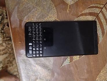 Fiziki klaviaturalı smartfon - Tam ekranlı ön panel və alt hissədə