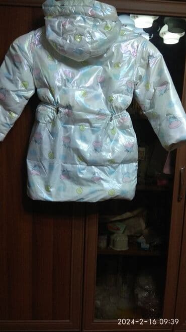 Игрушки: Куртка для девочки на 6 лет в хорошем состоянии — 2