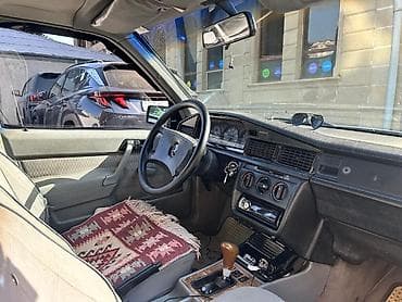 bmw 520 1984: Mercedes-Benz 190 (W201): 2 l | 1991 il Sedan — 7