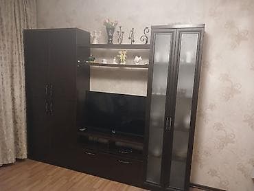 divarda kitab refleri: Qonaq otağı üçün modular divar mebeli - Rəng: tünd qəhvəyi (venge). - — 1