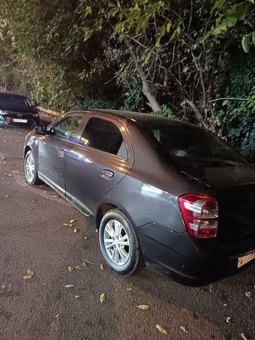 авто в кредит: Chevrolet Cobalt sedan - Kuzov: 4 qapılı sedan, tünd boz rəng - — 1