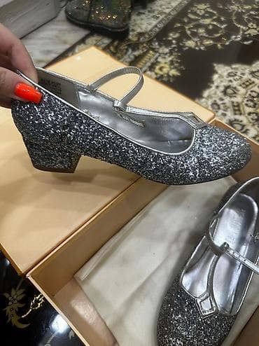 qadin ayaqabisi: Zoluwka ayaqqabisi Moonsunan alinib 2 defe geyinilib — 6