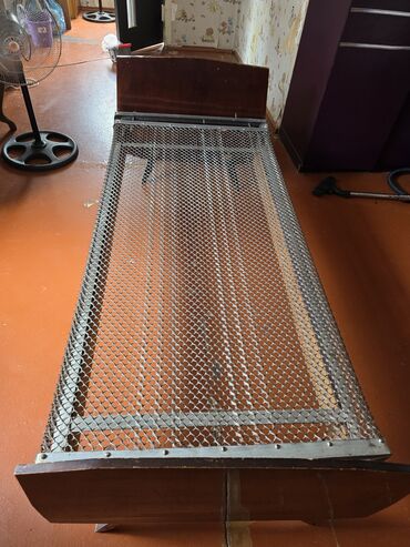 iwlenmiw tek kravat: Б/у, Односпальная кровать, Без подьемного механизма, Без матраса, Без выдвижных ящиков — 1